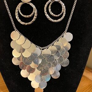 Silver tone bib necklace with circle shapes and matching earrings 14 “